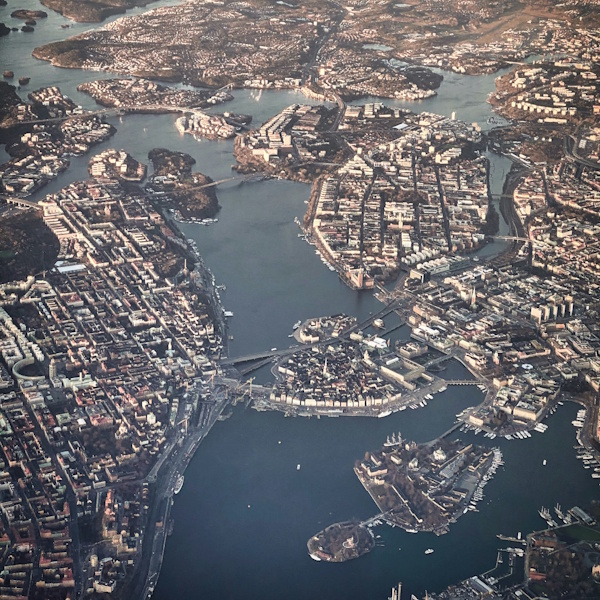 andreas-m-XFmJTyjalv4-unsplash_squared