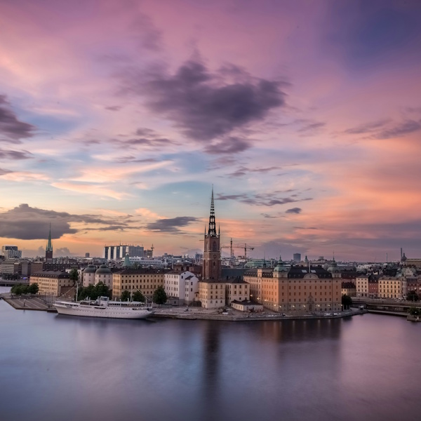 raphael-andres-3cwvFD-YPtk-unsplash_squared